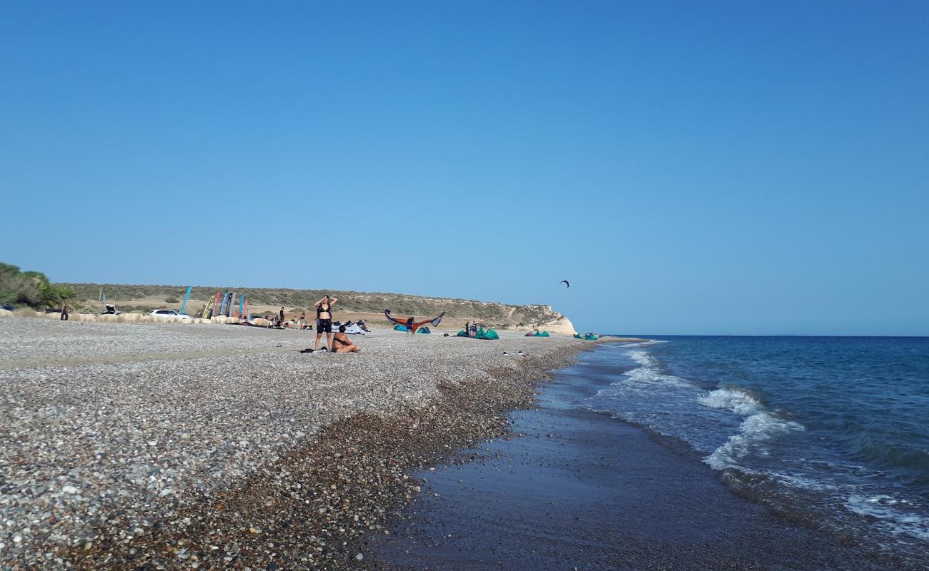 Photo de Wild Milanda beach II avec sable beige & galets de surface