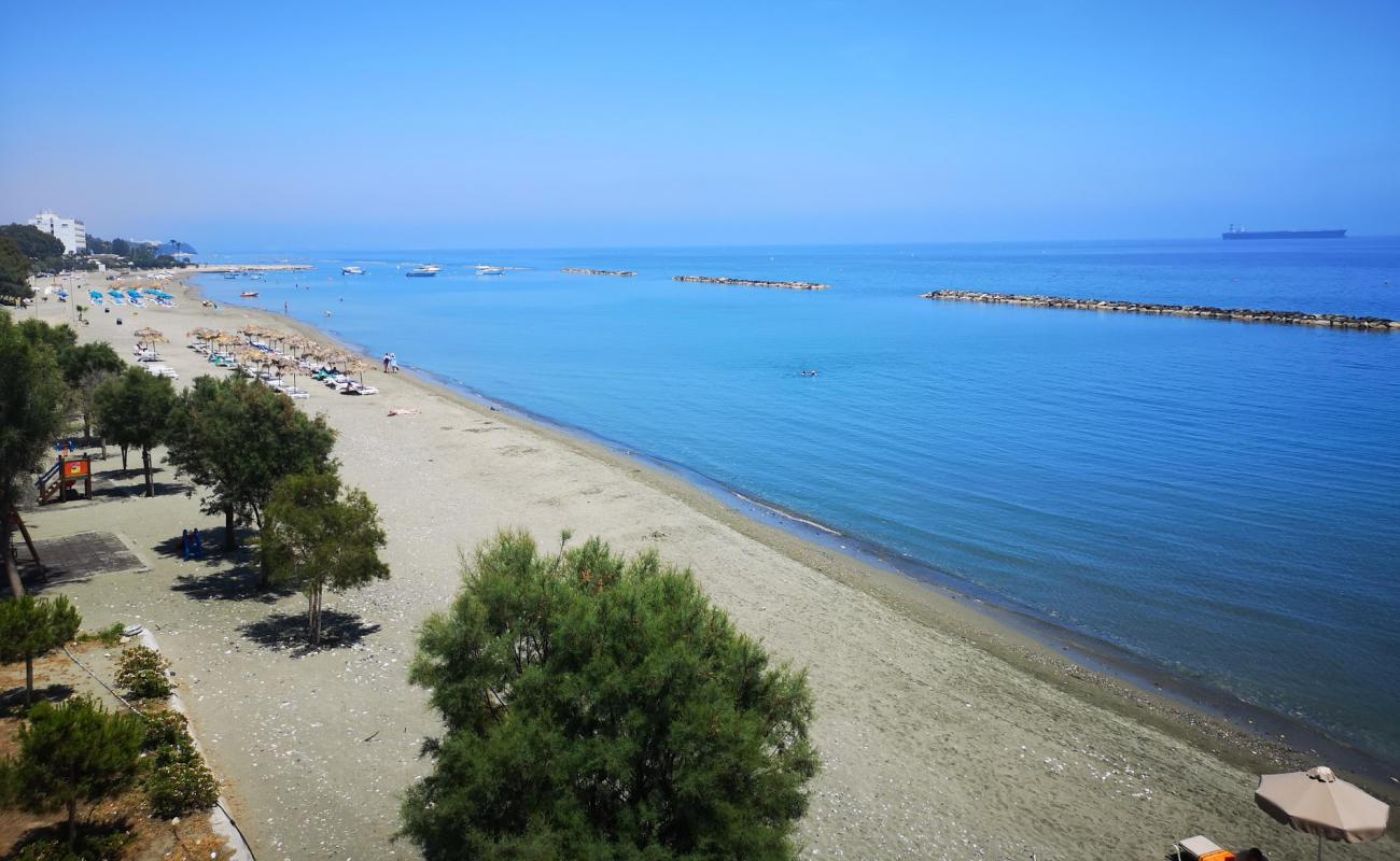 Photo de Akti Olympion beach avec sable lumineux de surface