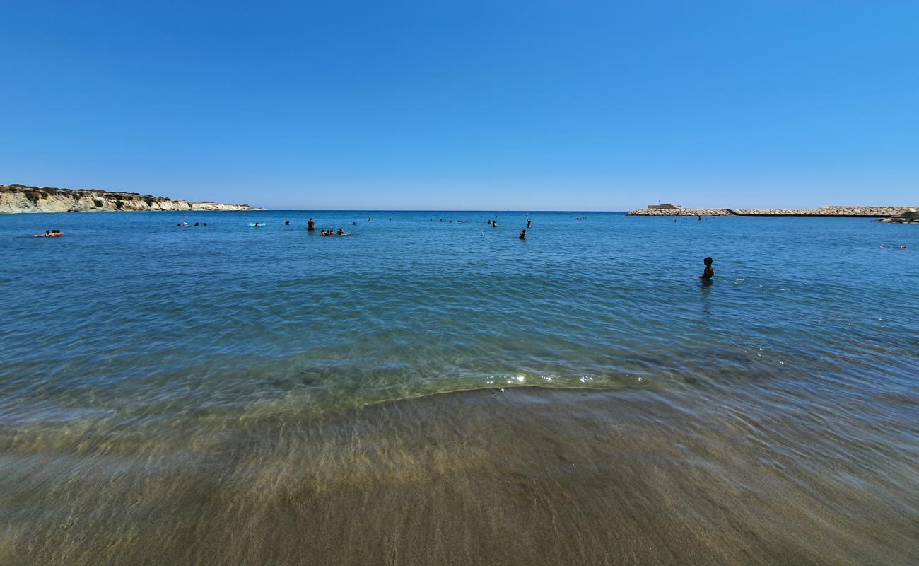 Photo de Alaminos beach avec sable gris de surface