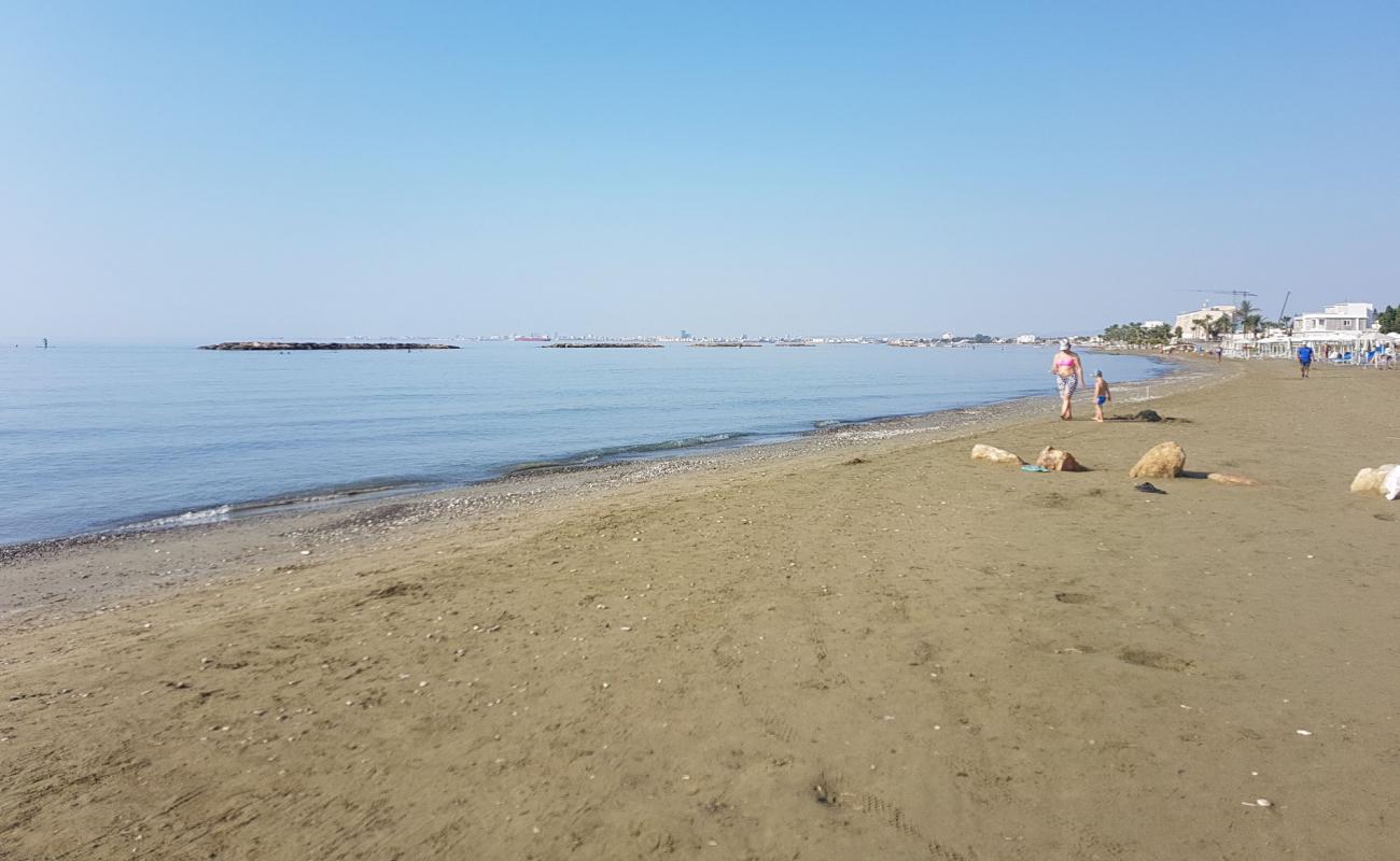 Photo de Yanathes beach avec sable gris de surface