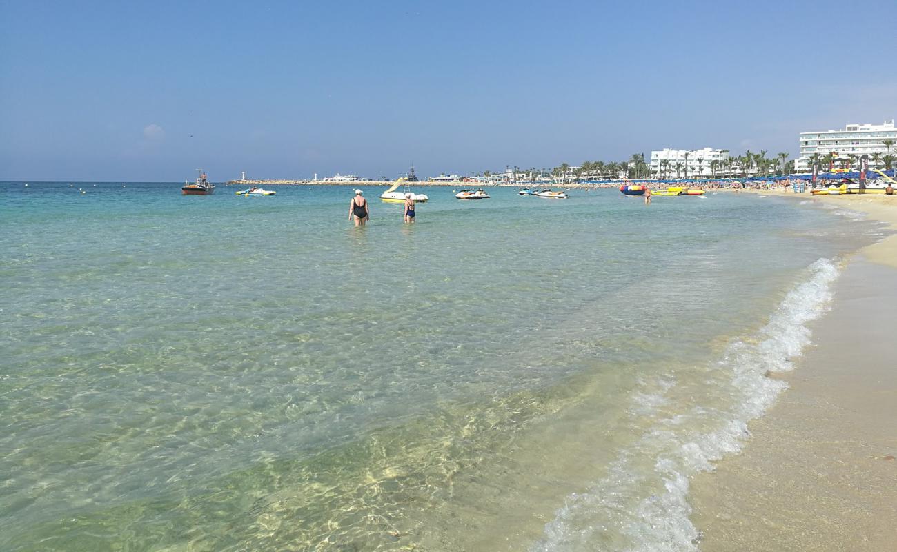 Photo de Pantachou beach avec sable fin et lumineux de surface