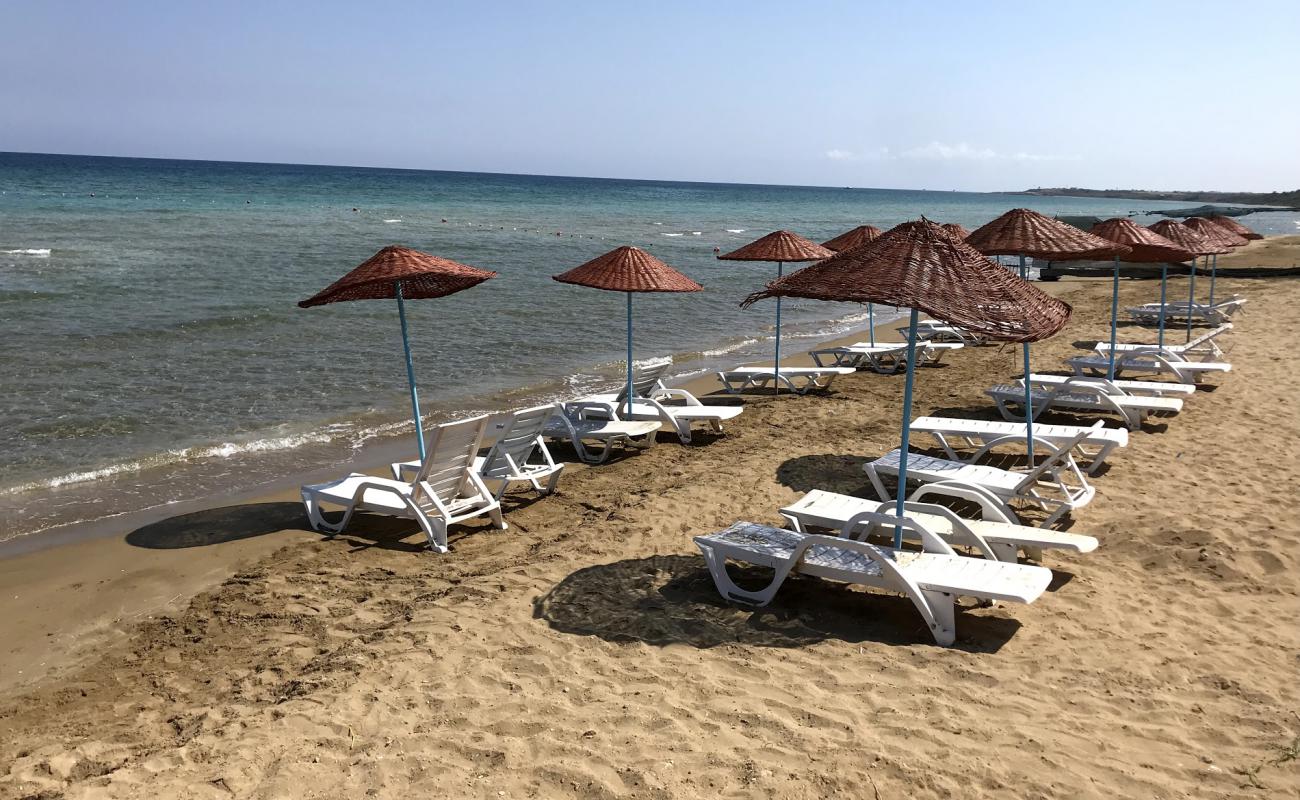 Photo de Derinya Plaji avec sable fin et lumineux de surface