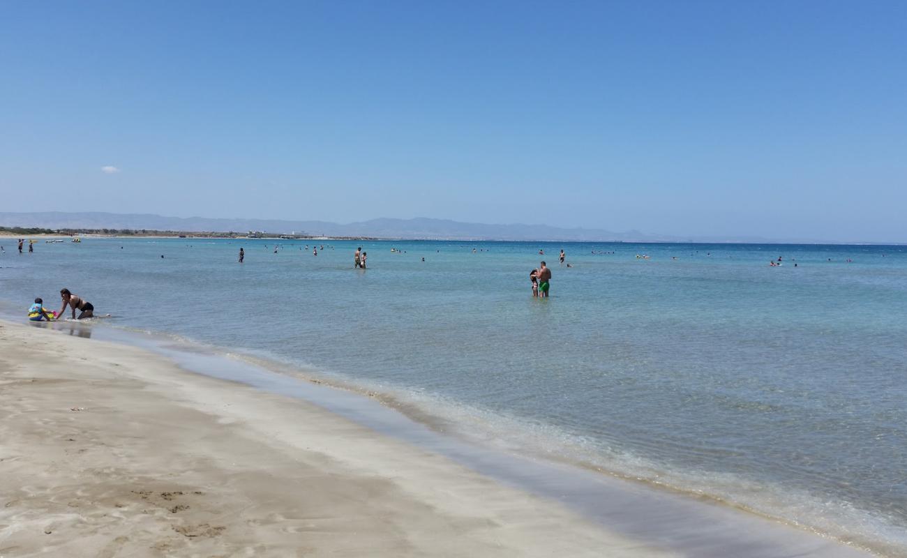 Photo de Glapsides beach avec sable fin et lumineux de surface