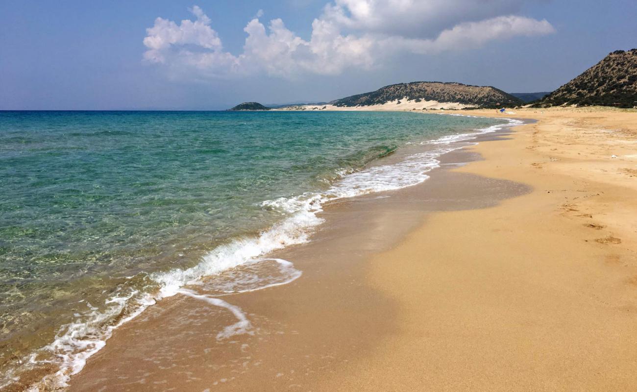 Photo de Golden beach avec sable lumineux de surface