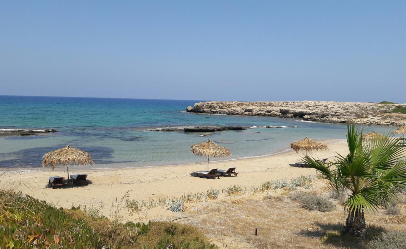 Photo de Yeni Erenkoy avec sable lumineux de surface