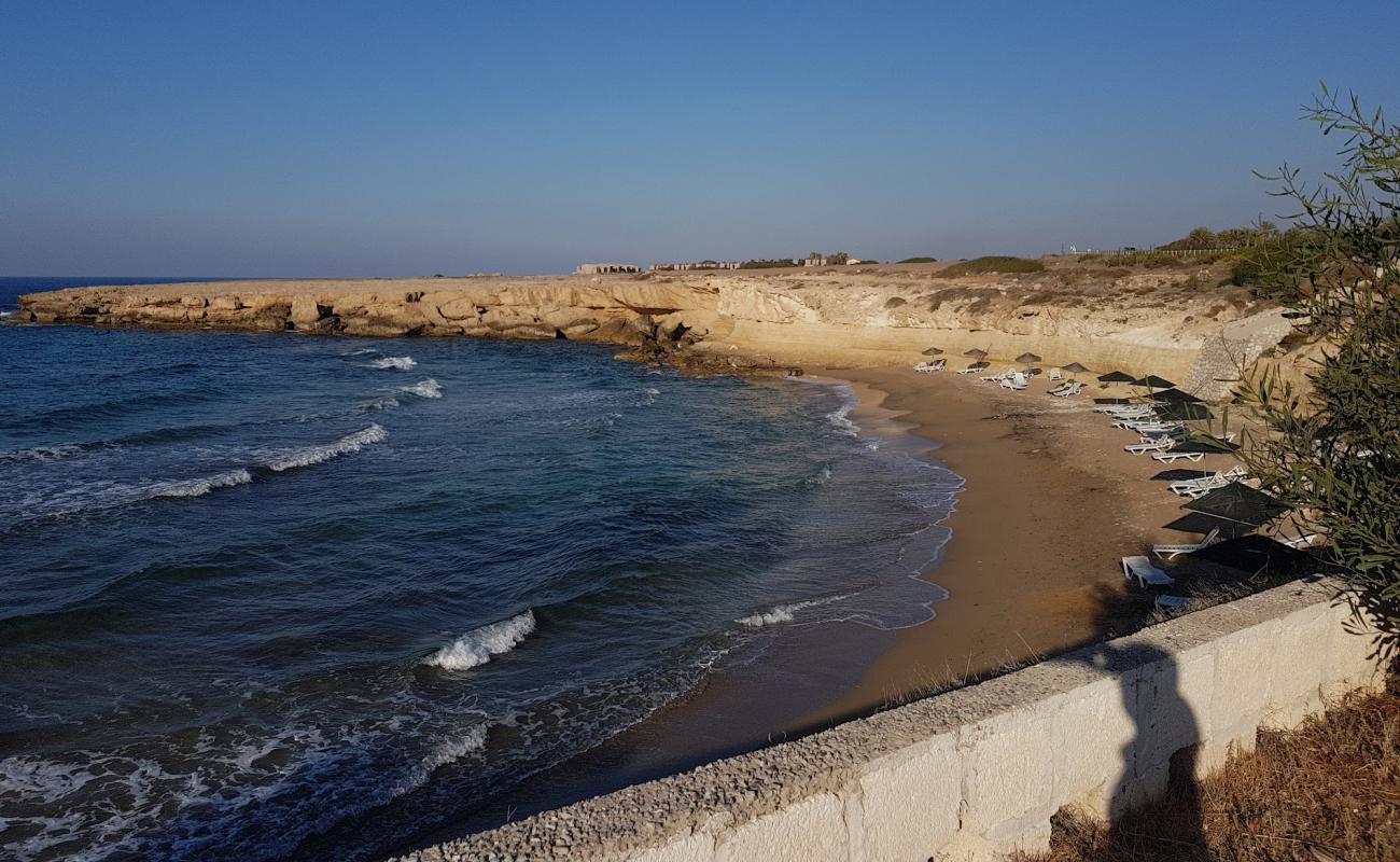 Photo de Yeni Erenkoy II avec sable lumineux de surface