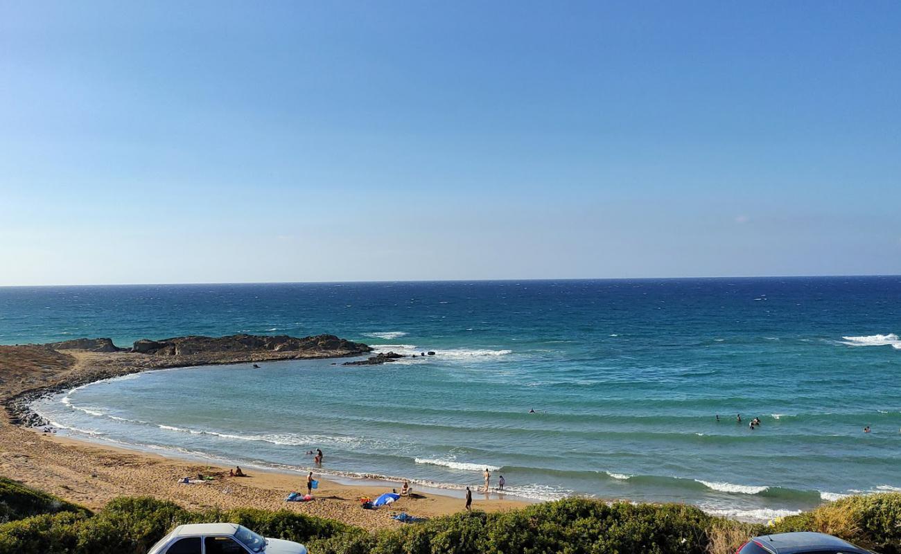 Photo de Alagadi Turtle beach avec sable brun de surface