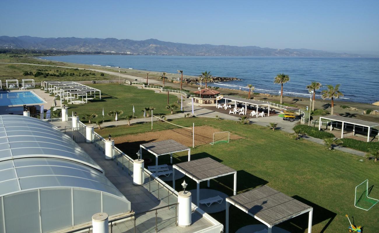 Photo de Aphrodite Resort beach avec sable brun de surface