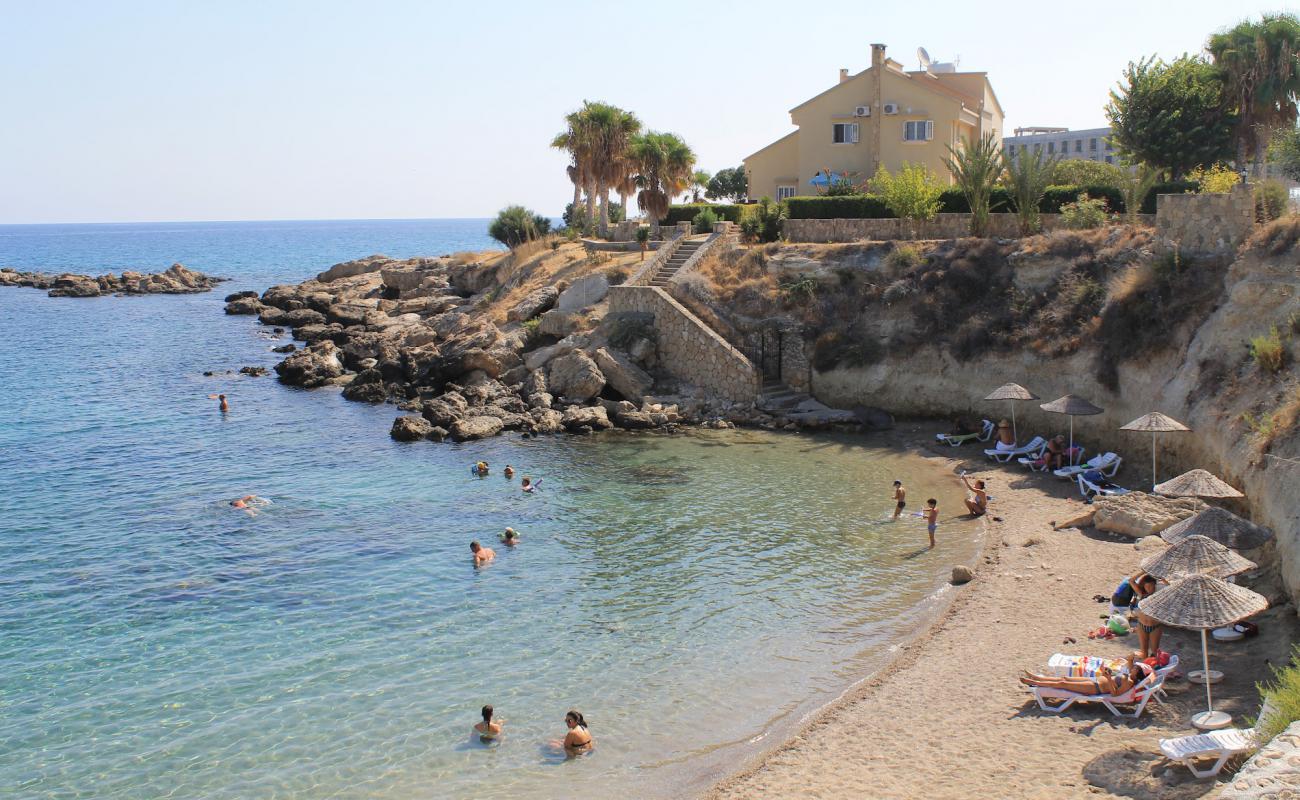 Photo de Sempati Beach avec sable beige de surface