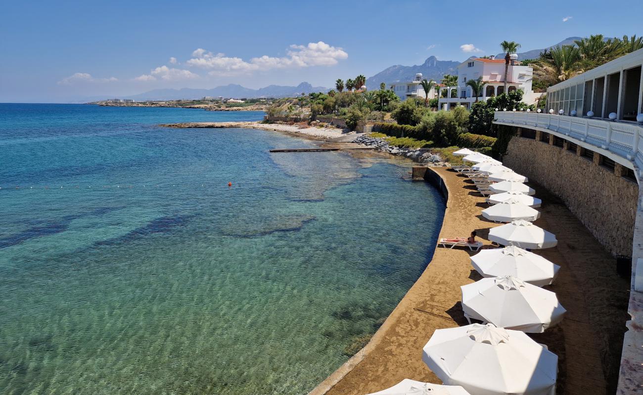 Photo de Vuni Palace Beach avec surface béton pavée de surface