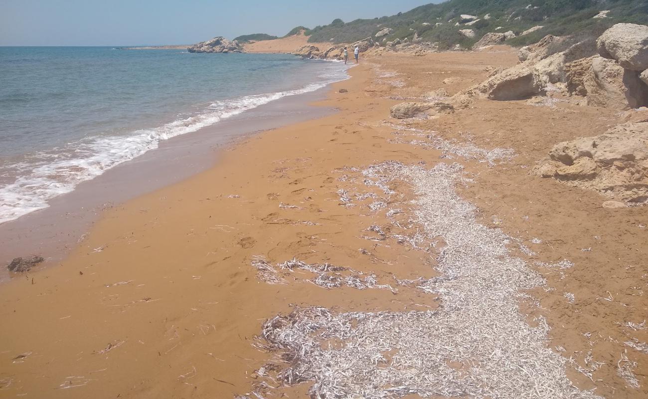 Photo de Marali Beach avec sable beige de surface