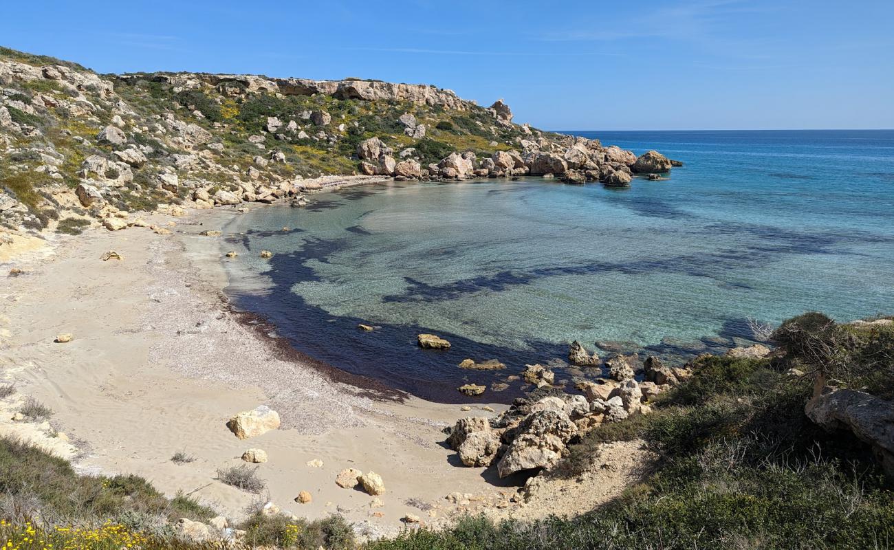Photo de The Quiet Place Beach avec sable beige de surface