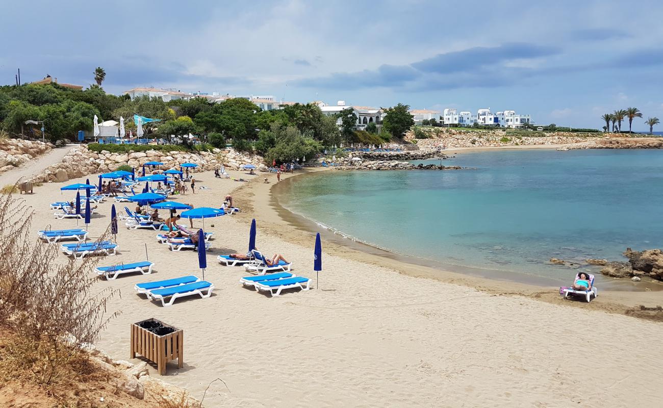 Photo de Sirena Bay Beach avec sable beige de surface