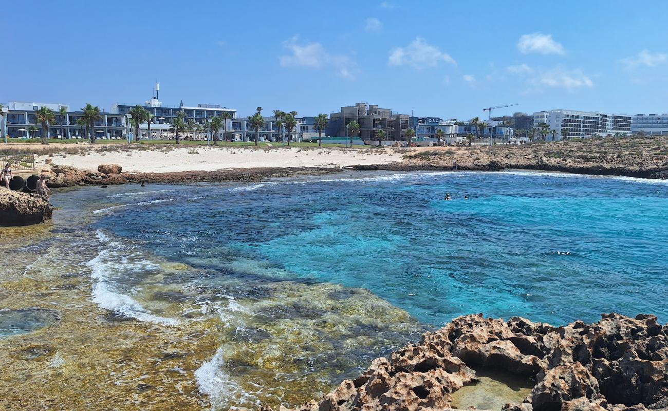 Photo de Loko Beach avec sable beige de surface