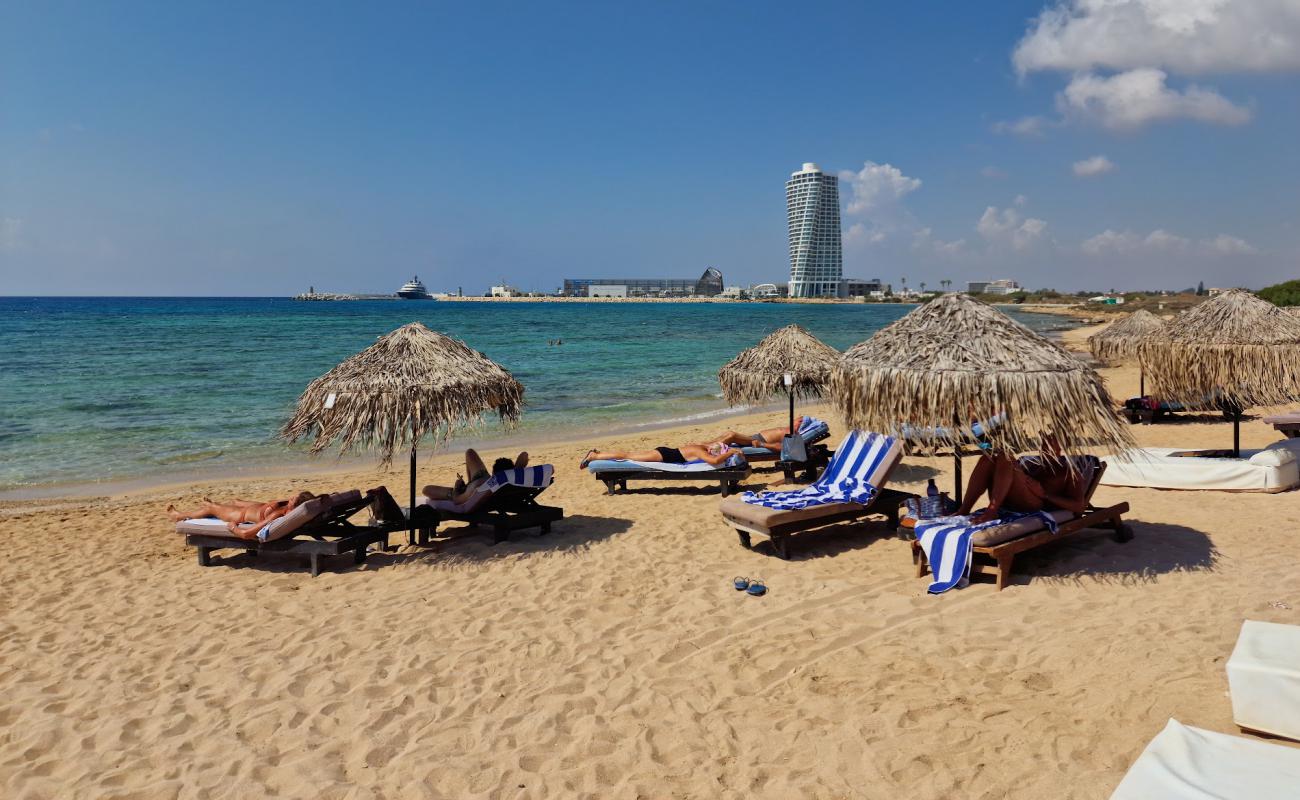 Photo de Dome Beach avec sable beige de surface