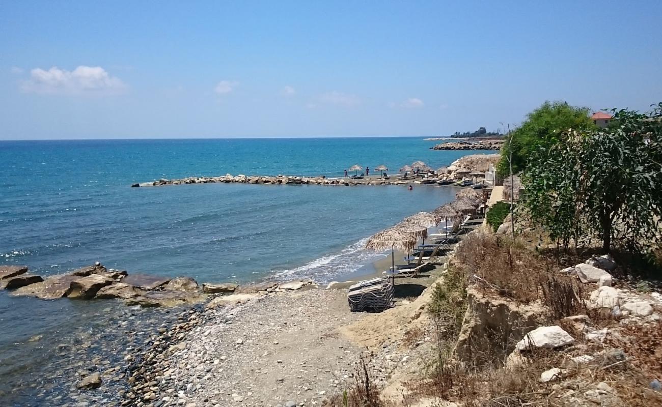 Photo de Akakia Beach avec sable gris de surface
