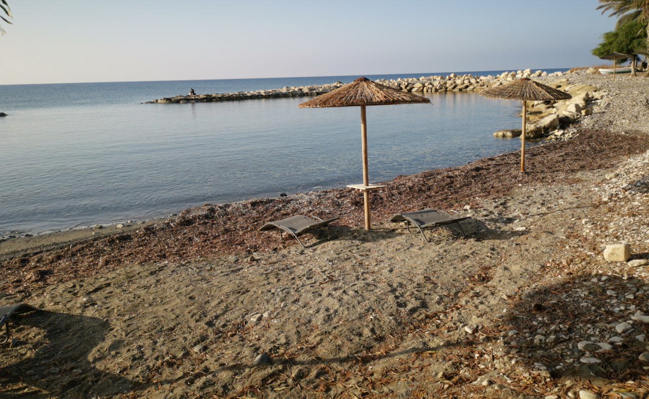 Photo de Elya Beach avec sable gris & galets de surface