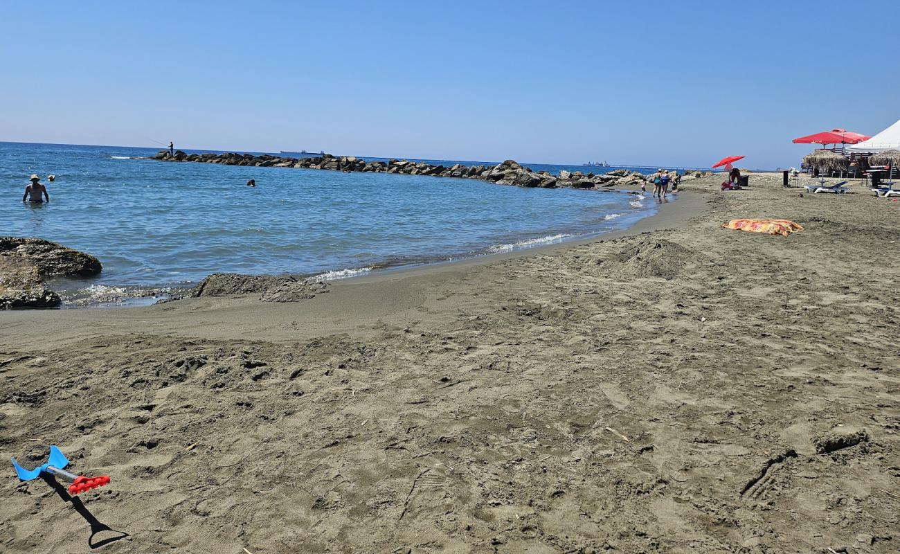 Photo de Maroni Seaside Beach avec sable beige de surface