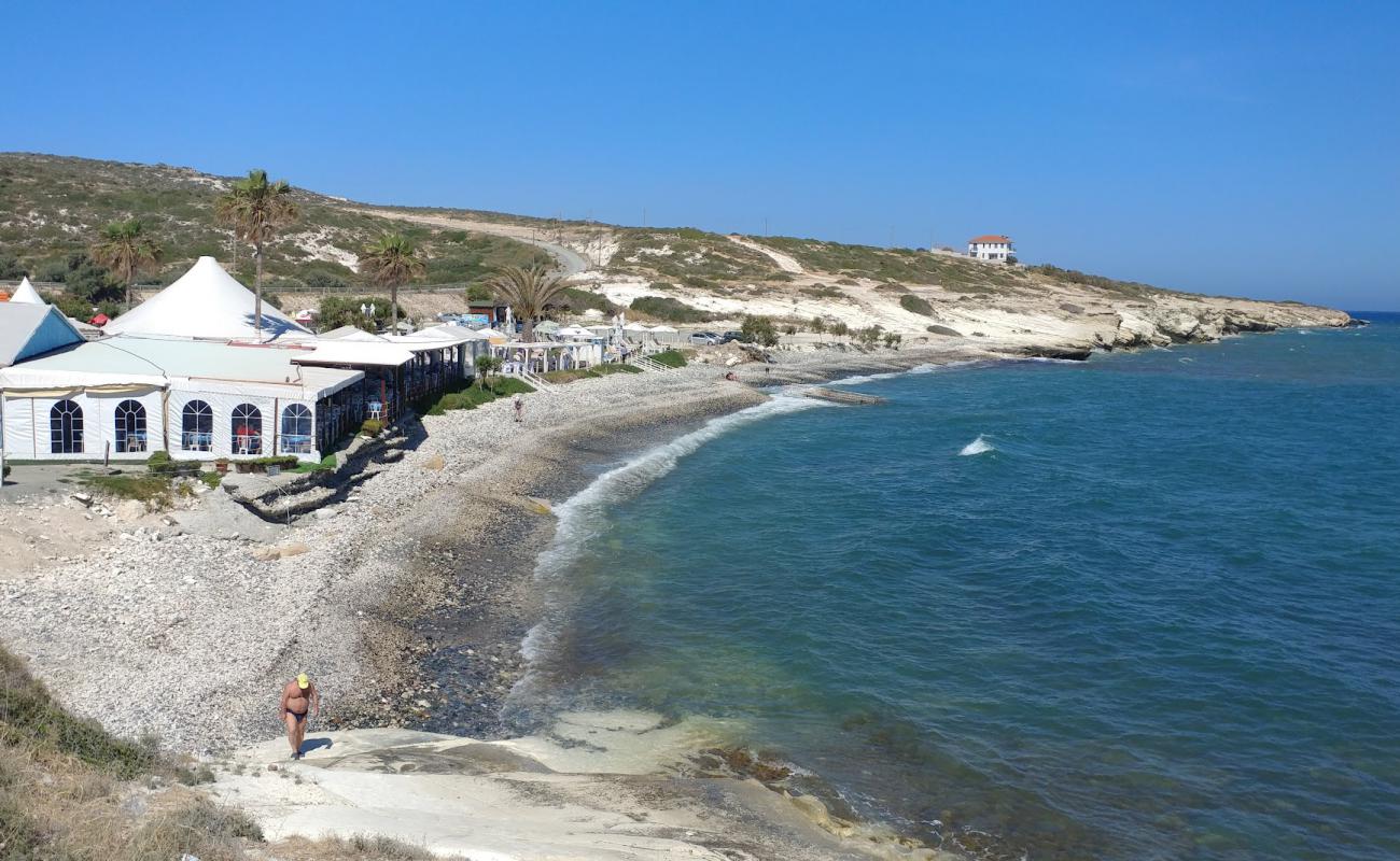 Photo de Agios Georgios Alamanou Beach avec galets gris de surface