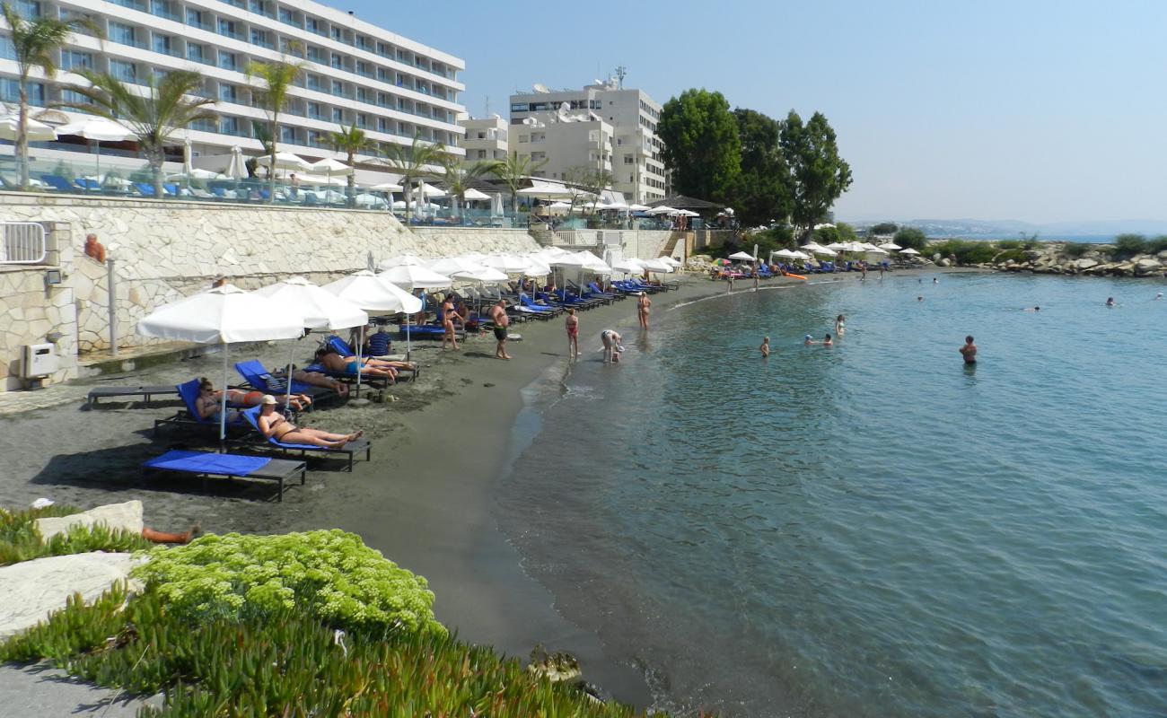 Photo de Royal Apollonia Beach avec sable gris de surface