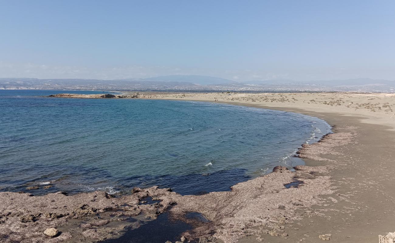 Photo de Akrotiri Sand Dunes Beach avec sable beige de surface