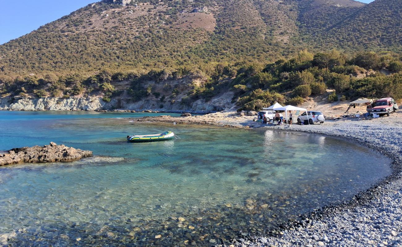 Photo de Agapitos Beach avec galets gris de surface