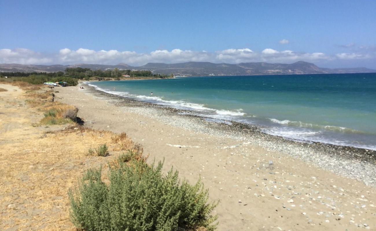 Photo de Natura Beach avec sable gris & galets de surface