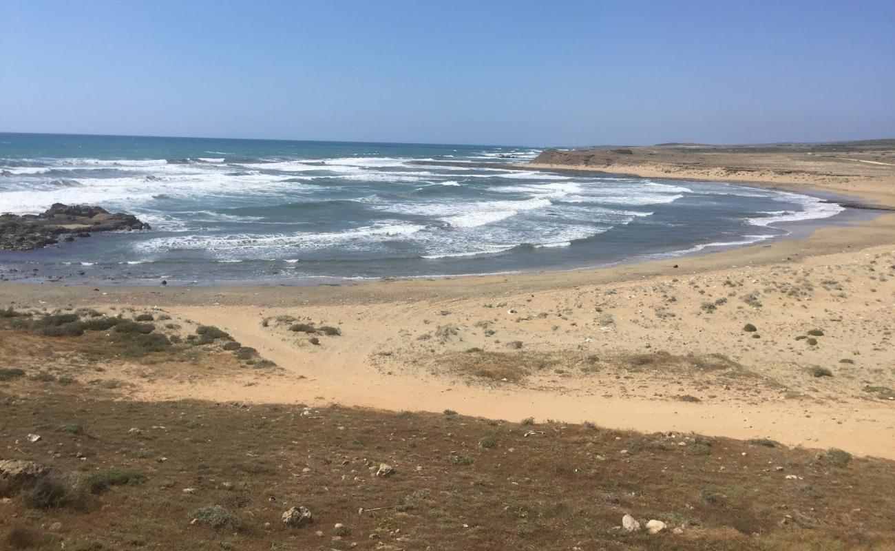 Photo de Akdeniz Beach avec sable beige de surface