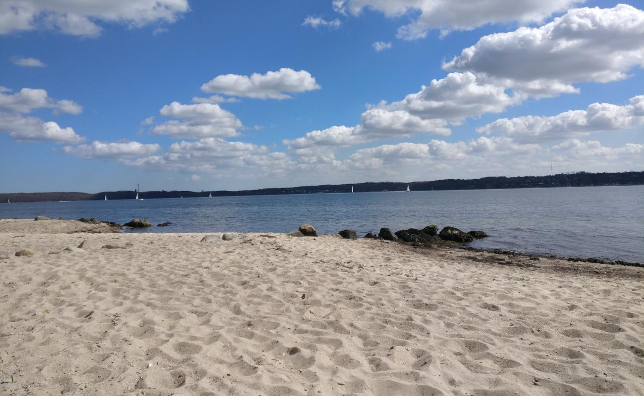 Photo de Kollund Beach avec sable lumineux de surface