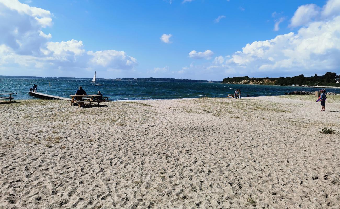 Photo de Fluepapiret Beach avec sable lumineux de surface