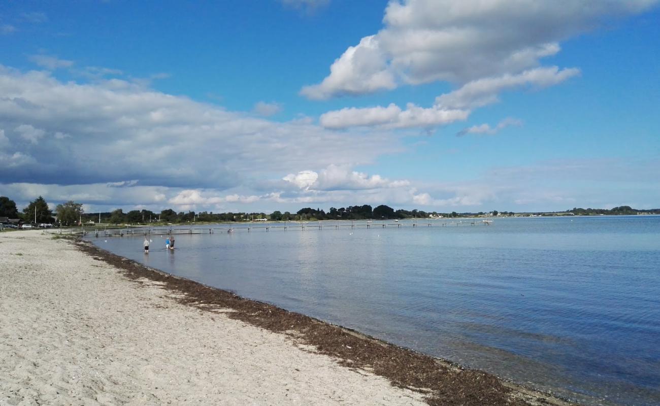 Photo de Binderup Beach avec sable lumineux de surface