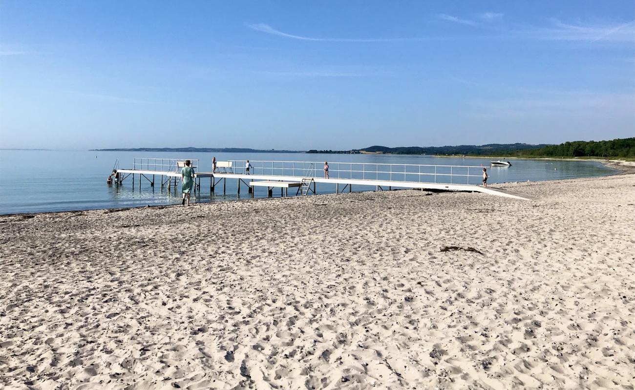 Photo de Femmoller Beach avec sable beige de surface