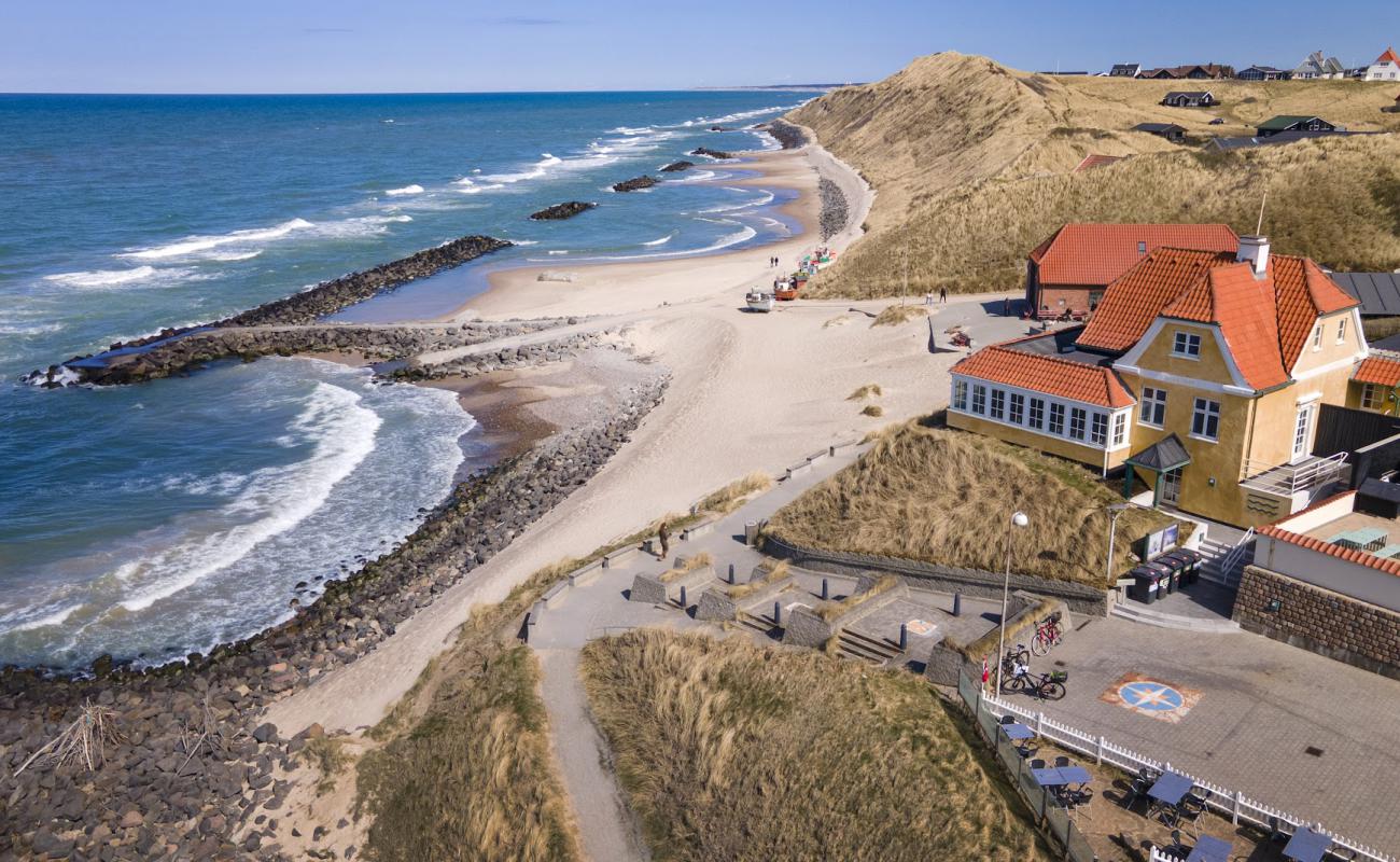 Photo de Lonstrup Klint Beach avec sable lumineux de surface