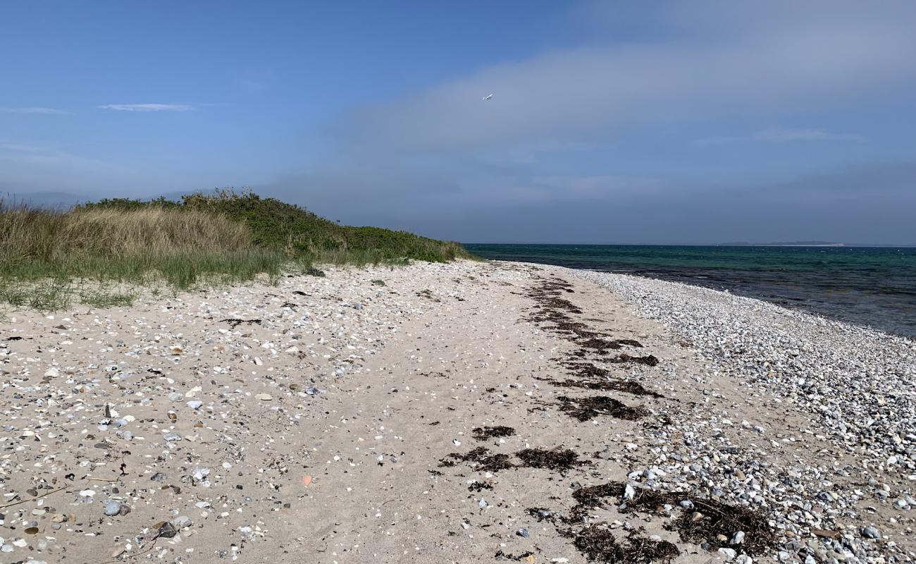 Photo de Erikhale Beach avec sable clair avec caillou de surface