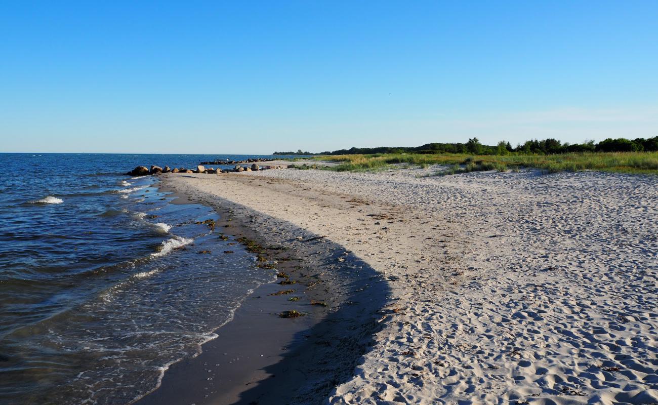 Photo de Drejet Beach avec sable brillant et rochers de surface