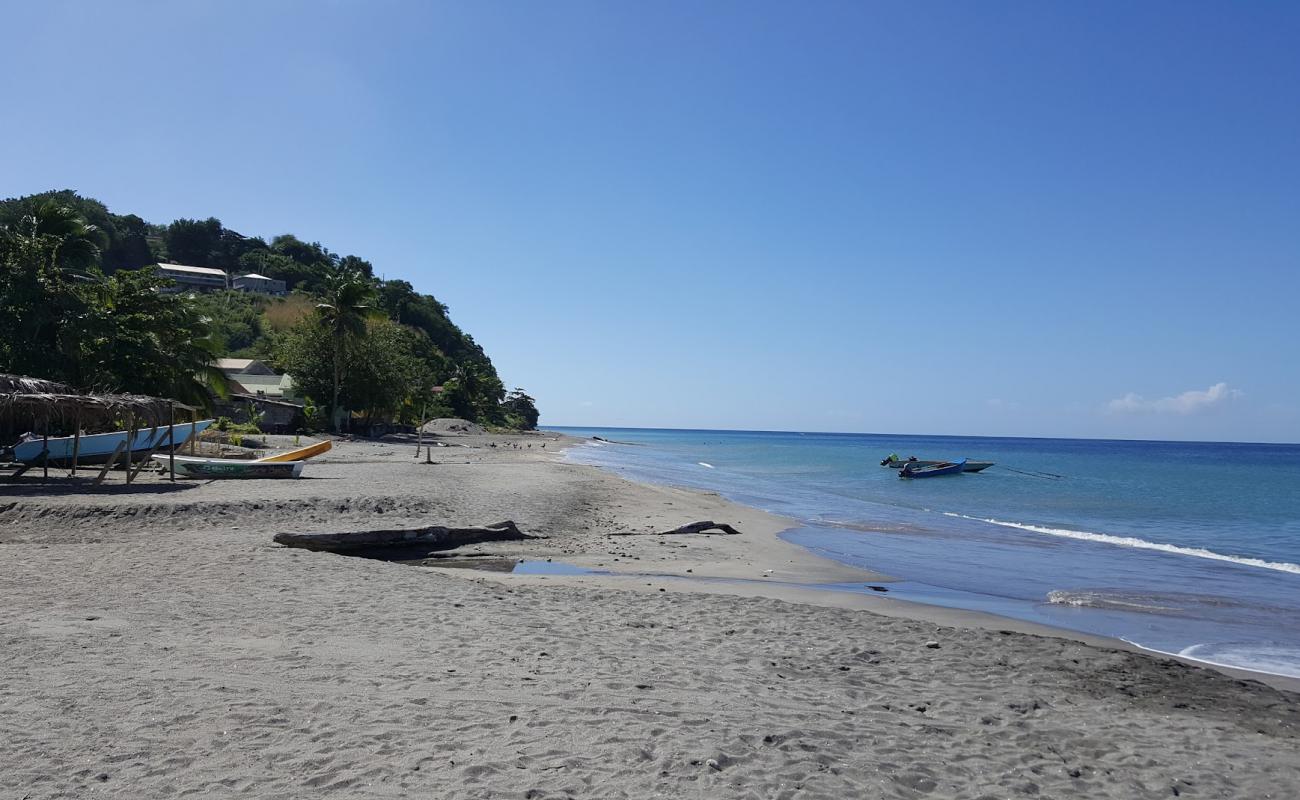 Photo de St Joseph Beach avec sable gris de surface