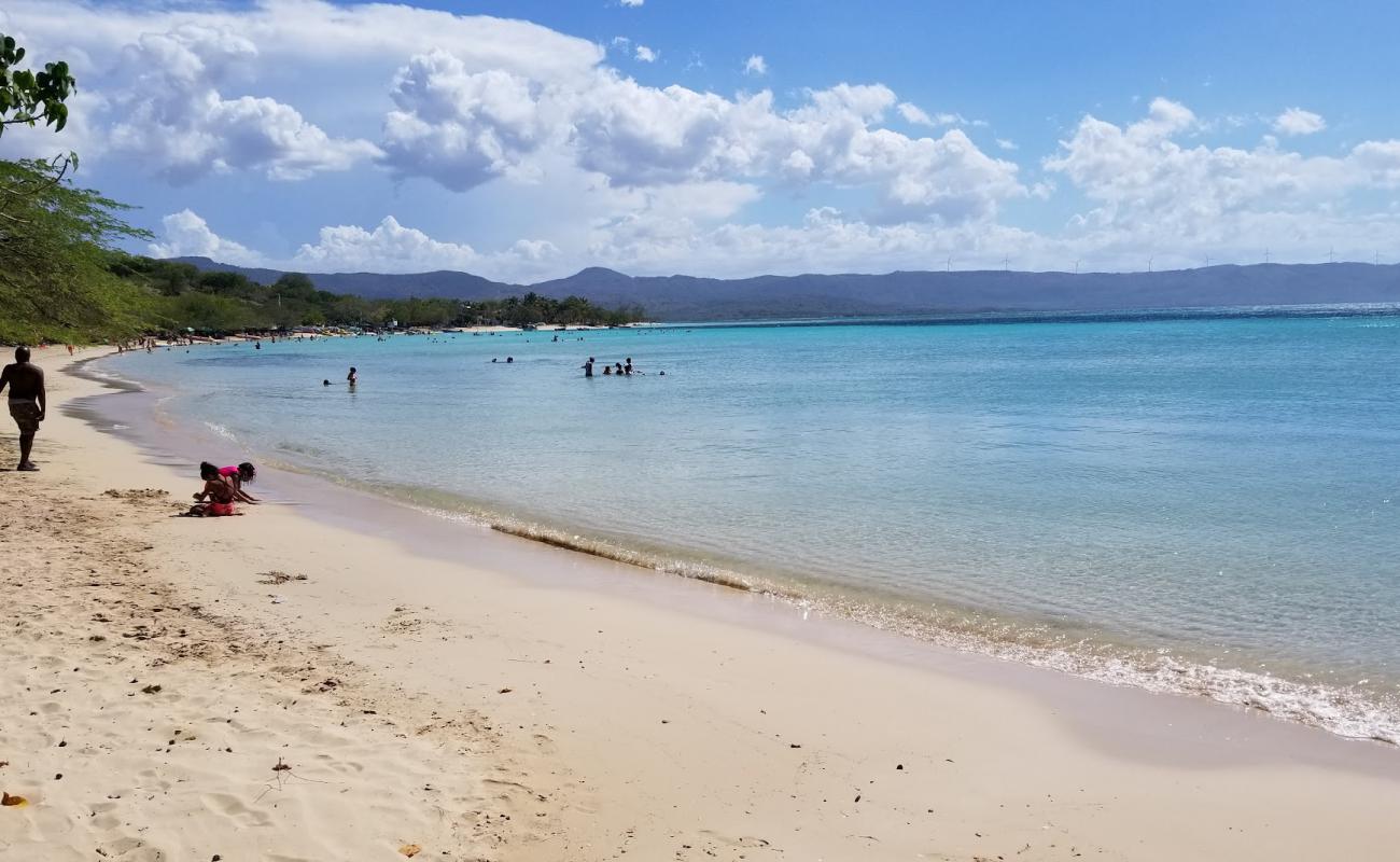 Photo de Playa La Ensenada avec sable beige de surface