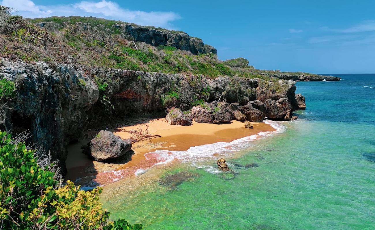 Photo de Playa Brivala avec sable beige & galets de surface