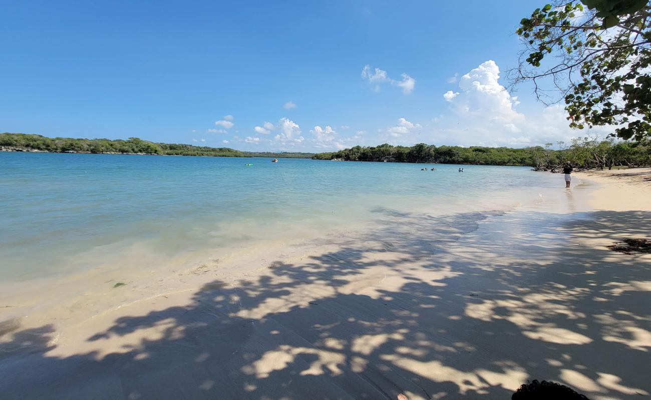 Photo de Playa Chiquita Luperon avec sable lumineux de surface