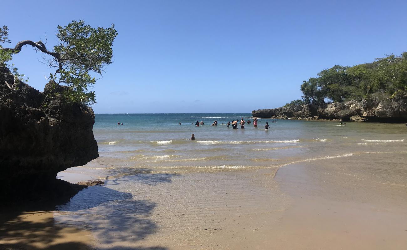 Photo de Playa de la Patilla avec sable beige de surface