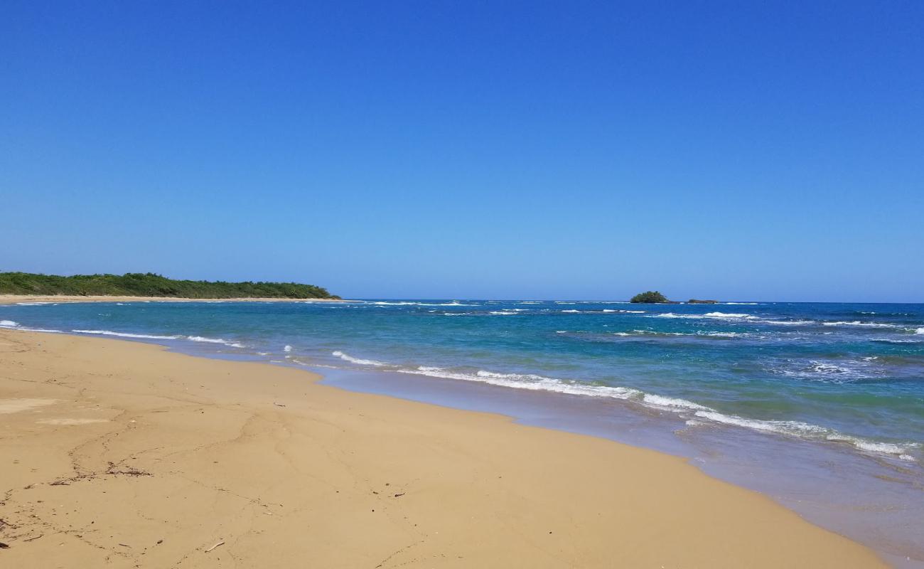 Photo de Playa de Cangrejo avec sable lumineux de surface