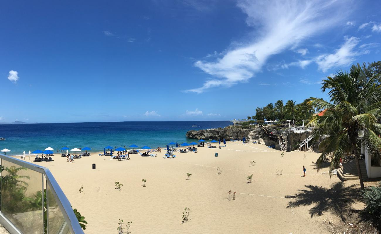 Photo de Plage d'Alicia avec sable fin et lumineux de surface