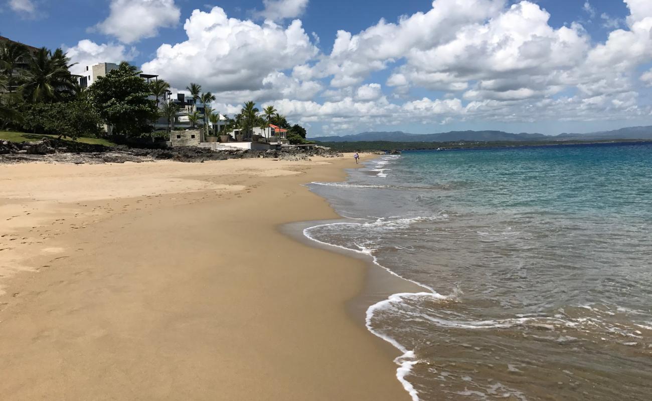 Photo de Playa Imbert avec sable fin et lumineux de surface