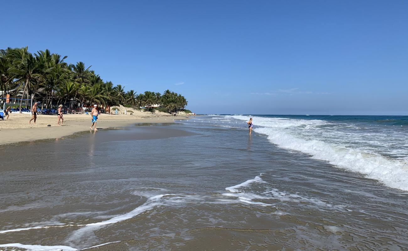 Photo de Plage de Cabarete avec sable lumineux de surface