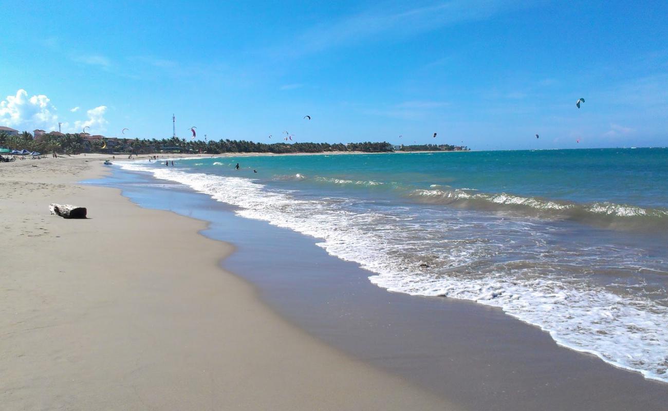 Photo de Martinis beach avec sable beige de surface