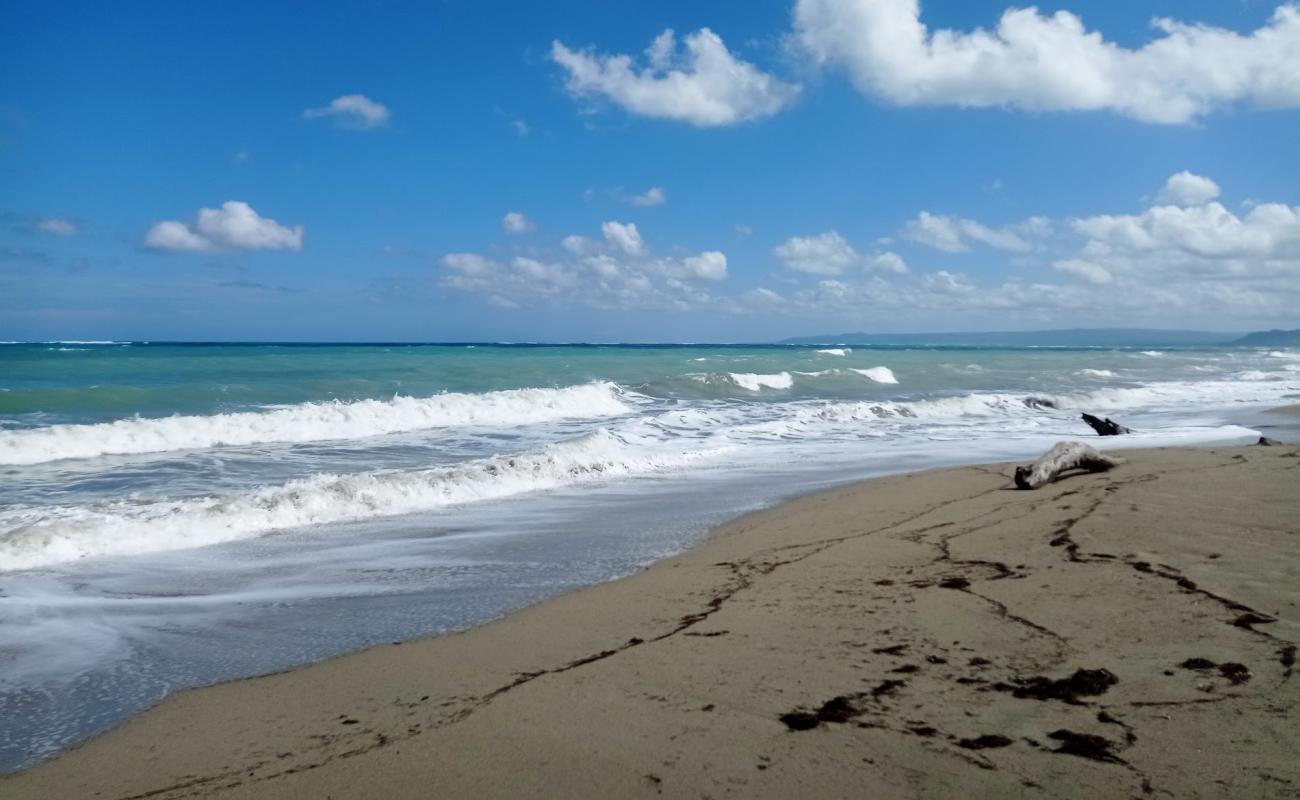 Photo de Playa Rio Piedra avec sable beige de surface