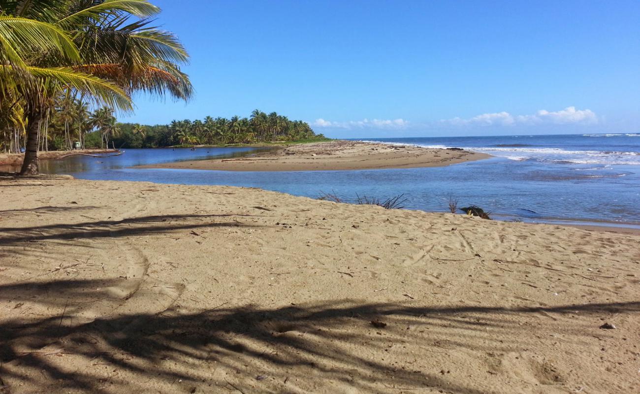 Photo de Playa Boba avec sable beige de surface
