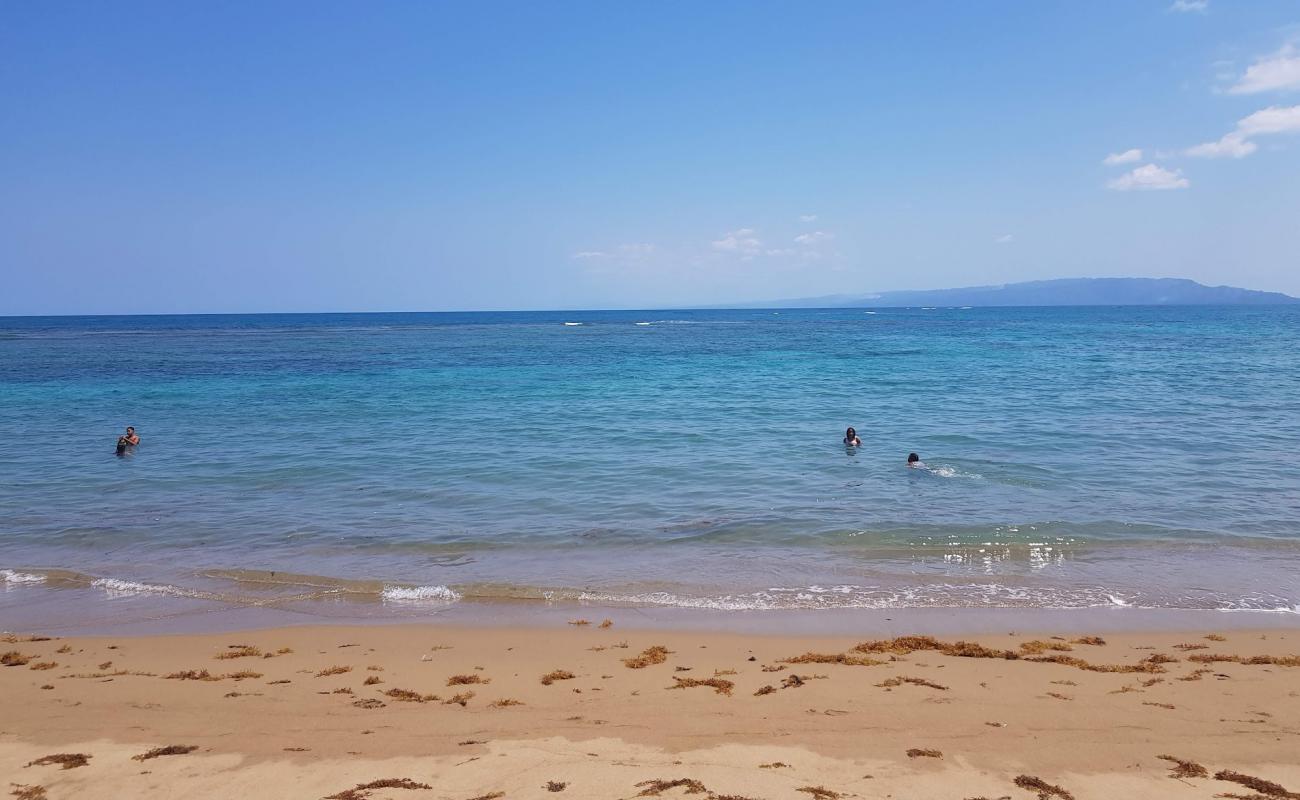 Photo de Playa Poza de Bojolo avec sable beige fin de surface