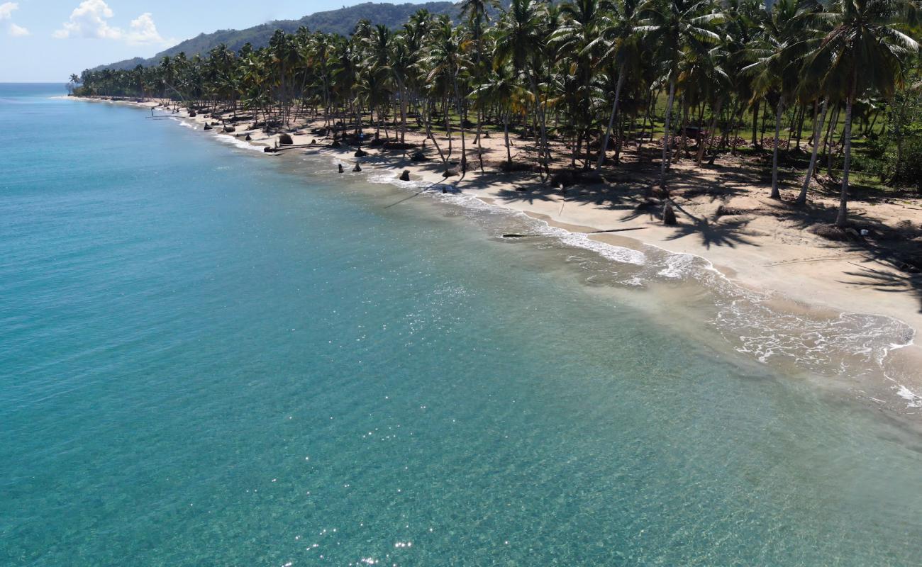 Photo de Playa Las Majaguas avec sable fin et lumineux de surface