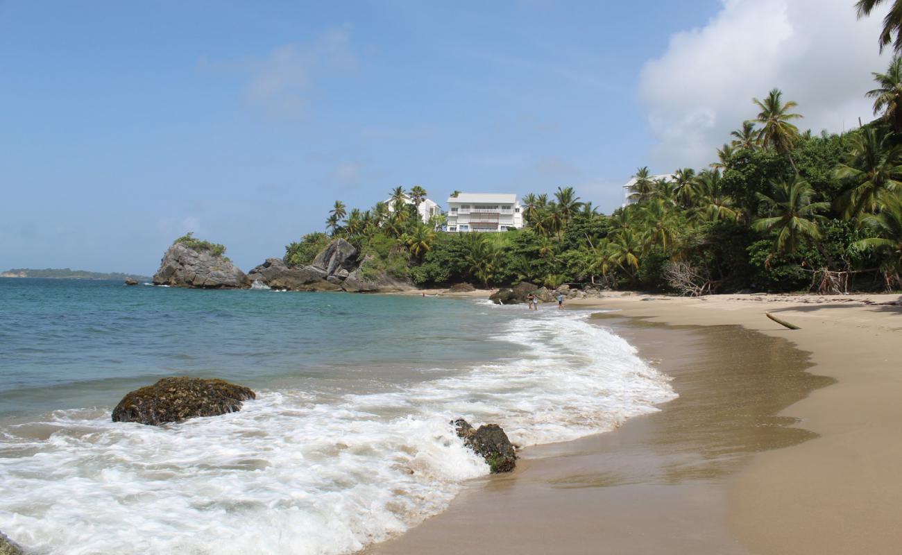 Photo de Playa La Mara avec sable lumineux de surface